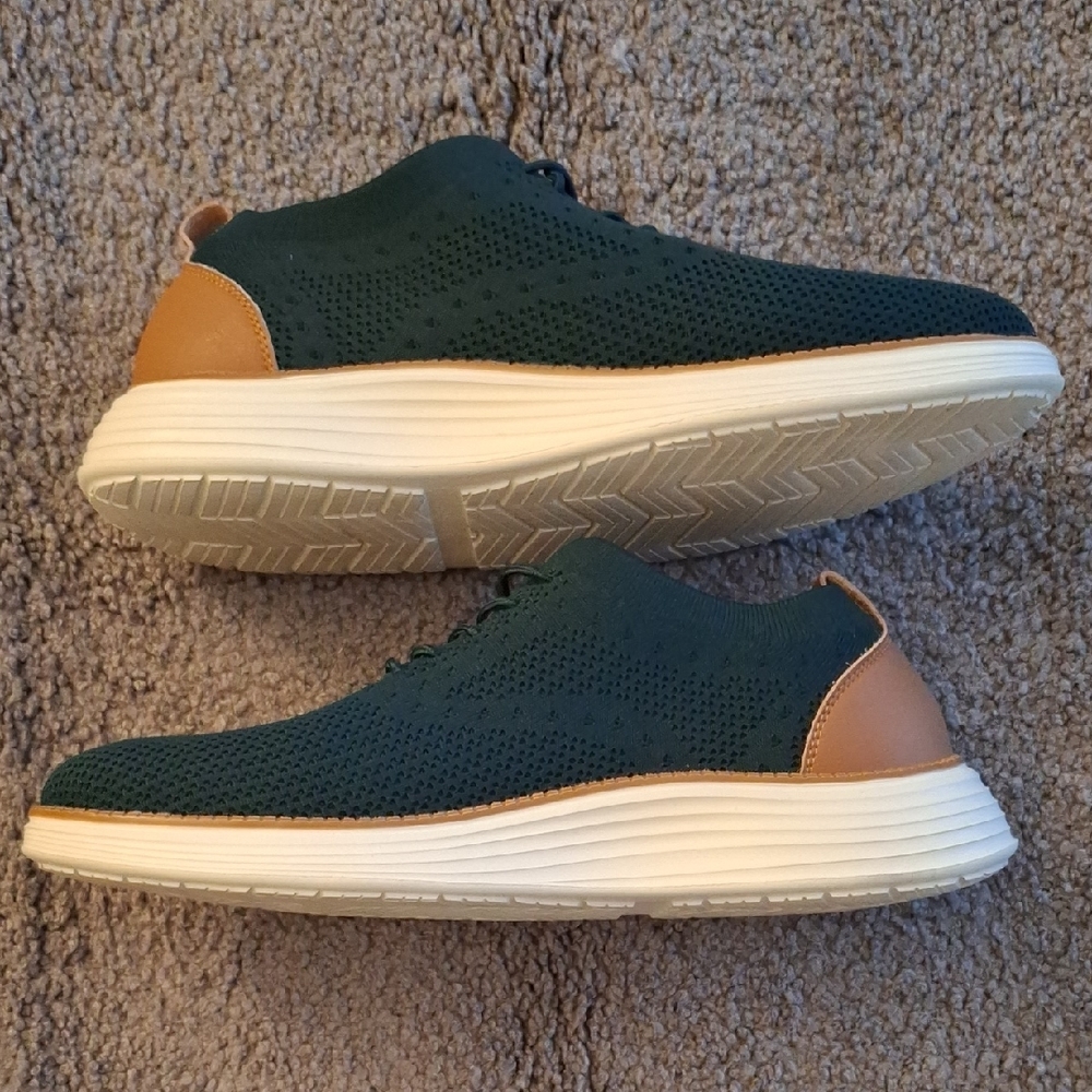 Vilocy Men's Green and Tan Mesh Dress Sneakers Sz  45.5 Sz 12.5
